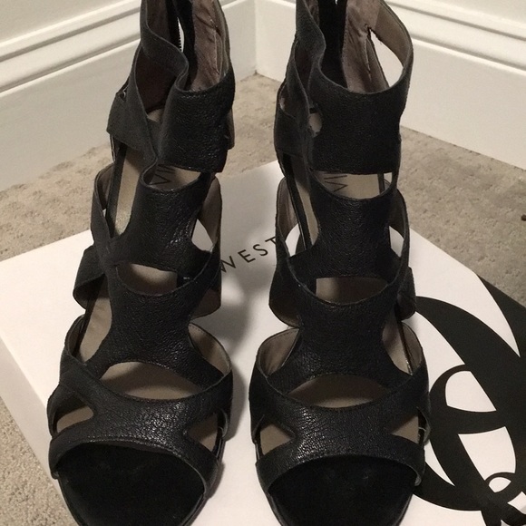 Wedge Heels - Picture 2 of 3